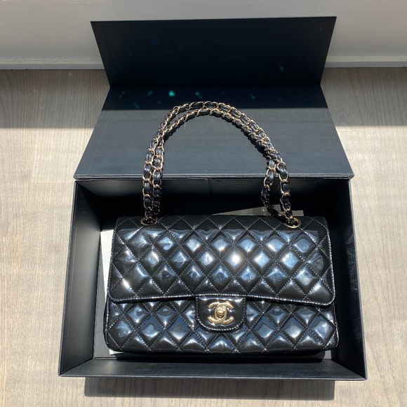 AUTHENTIC Chanel Black Patent Leather Medium Class - Picture 4 of 9